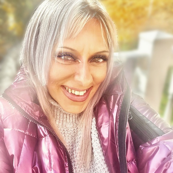 Meet your Posher, Tracy - Picture 1 of 1